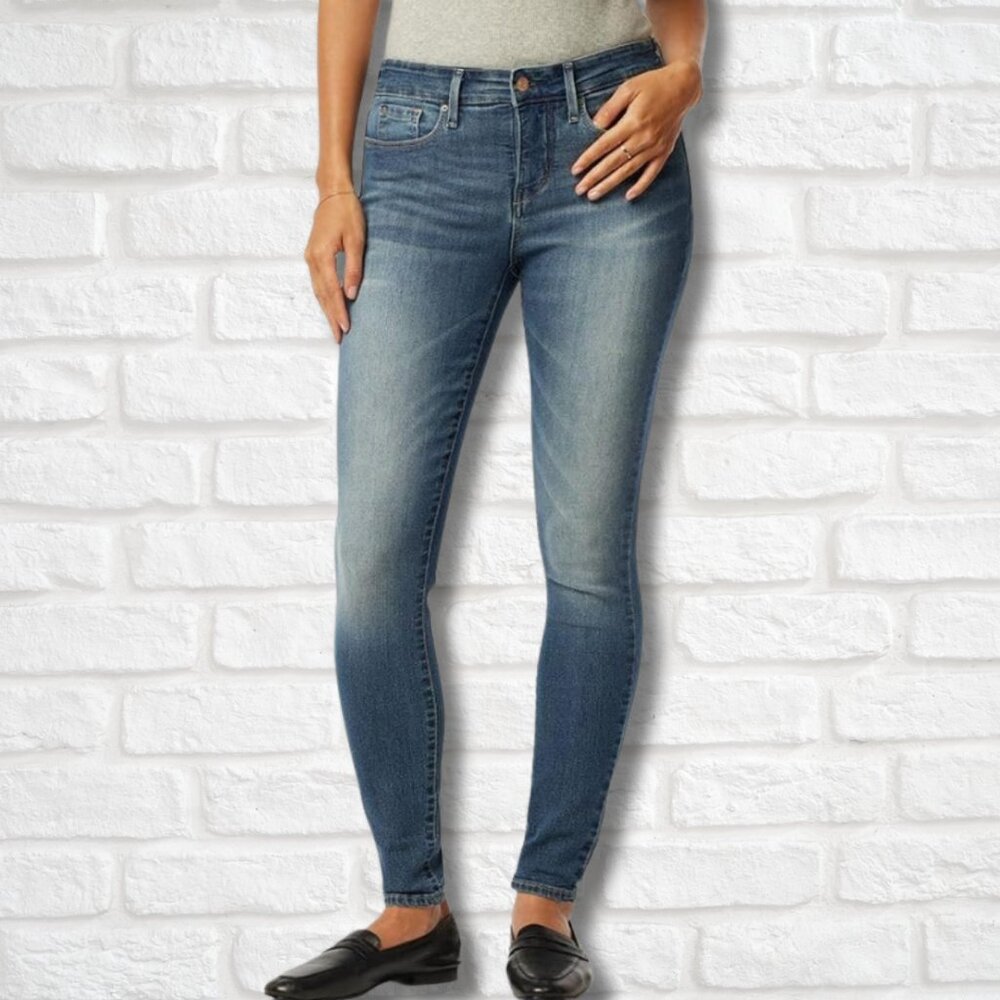 Levi Strauss Signature Gold Women's Totally Shaping Skinny Jeans (10 short)